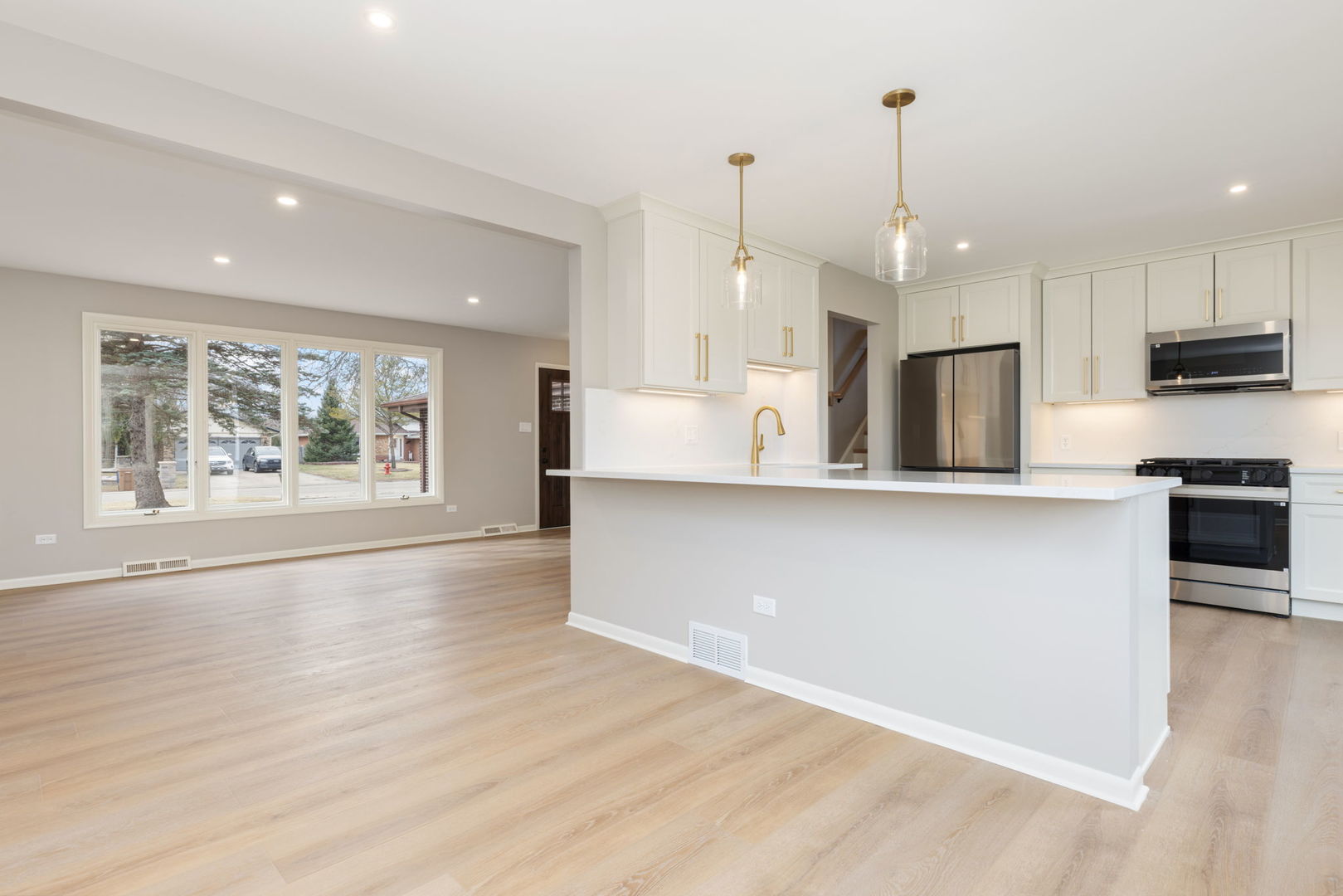 8518 West Candlelight Drive