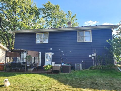 Tiny photo for 1352 W Oakmont Road, Hoffman Estates, IL 60169 (MLS # 12488481)