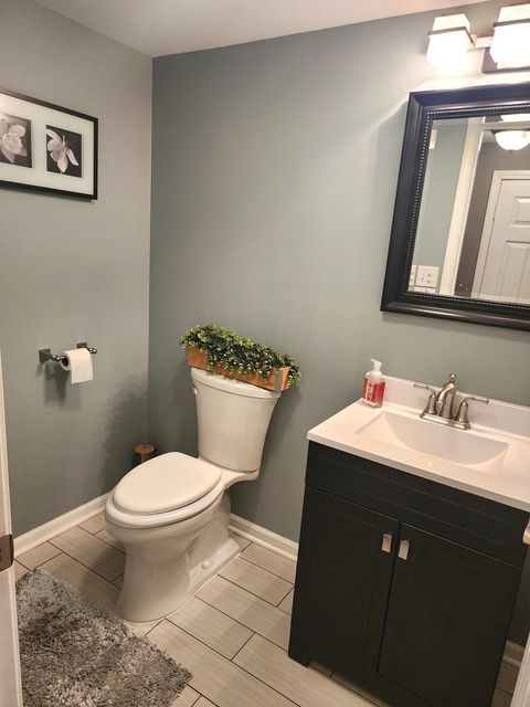 Tiny photo for 1352 W Oakmont Road, Hoffman Estates, IL 60169 (MLS # 12488481)