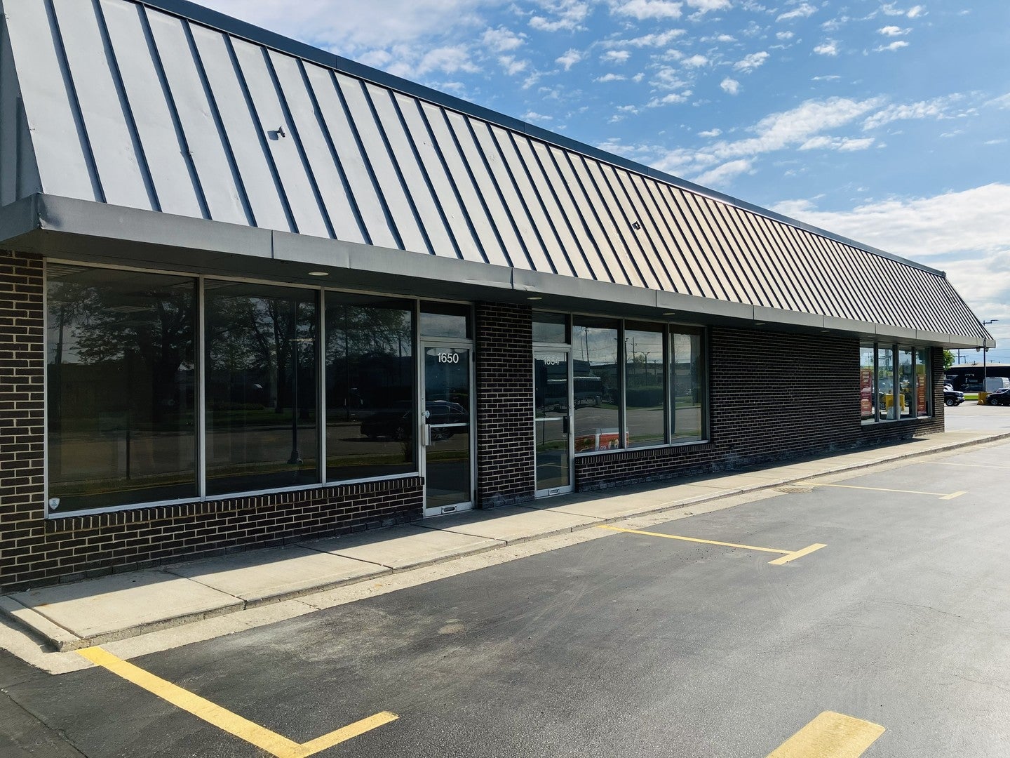 1650 W GREENLEAF Avenue 1650