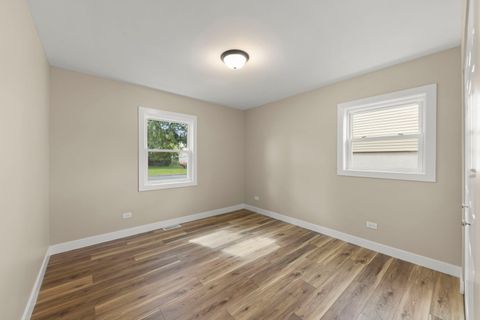 Tiny photo for 700 Pleasant Place, Streamwood, IL 60107 (MLS # 12301460)