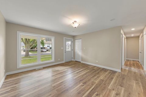 Tiny photo for 700 Pleasant Place, Streamwood, IL 60107 (MLS # 12301460)