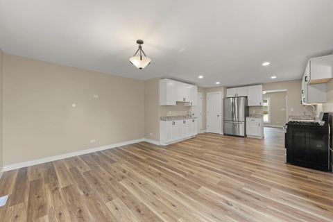 Tiny photo for 700 Pleasant Place, Streamwood, IL 60107 (MLS # 12301460)