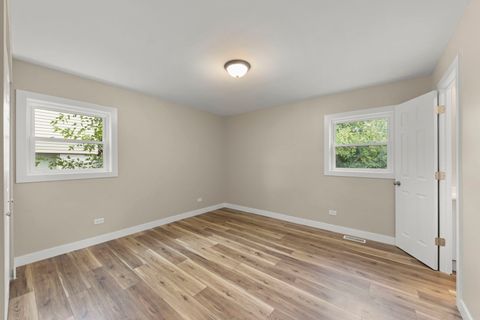 Tiny photo for 700 Pleasant Place, Streamwood, IL 60107 (MLS # 12301460)