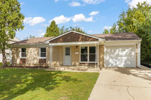 Photo of 700 Pleasant Place, Streamwood, IL 60107 (MLS # 12301460)