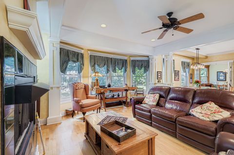 Tiny photo for 105 S Vail Avenue, Arlington Heights, IL 60005 (MLS # 12462328)