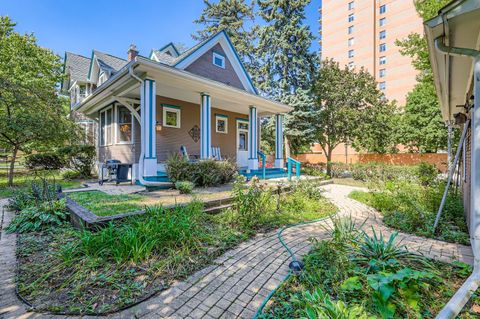 Tiny photo for 105 S Vail Avenue, Arlington Heights, IL 60005 (MLS # 12462328)