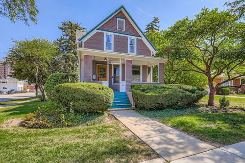 Tiny photo for 105 S Vail Avenue, Arlington Heights, IL 60005 (MLS # 12462328)