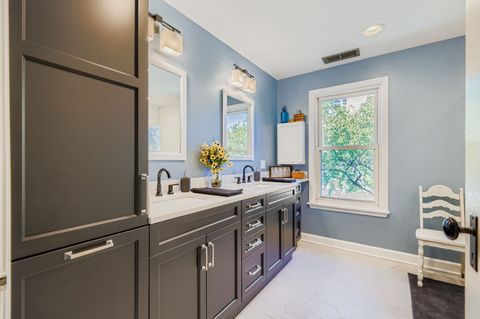 Tiny photo for 105 S Vail Avenue, Arlington Heights, IL 60005 (MLS # 12462328)