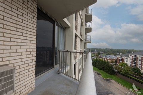 Tiny photo for 20 N Tower Road #9E, Oak Brook, IL 60523 (MLS # 12770659)