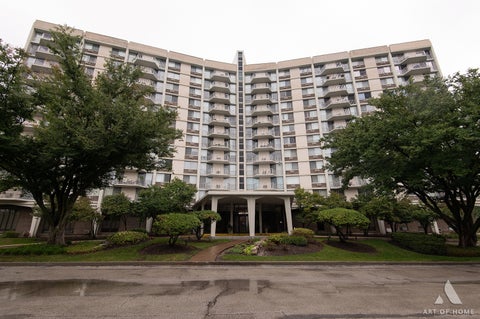 Photo of 20 N Tower Road #9E, Oak Brook, IL 60523 (MLS # 12770659)