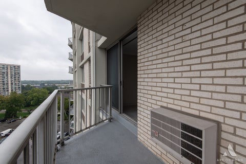 Tiny photo for 20 N Tower Road #9E, Oak Brook, IL 60523 (MLS # 12770659)