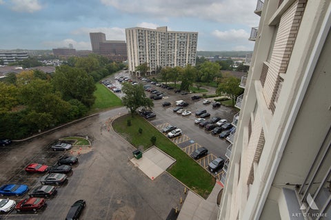 Tiny photo for 20 N Tower Road #9E, Oak Brook, IL 60523 (MLS # 12770659)