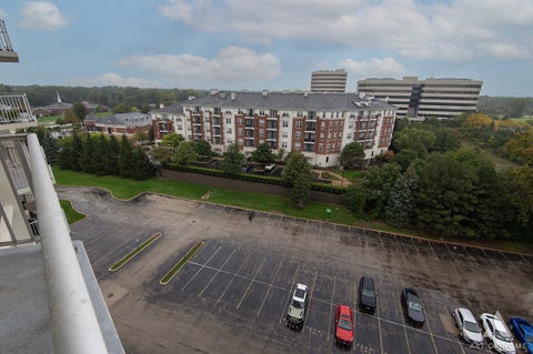 Tiny photo for 20 N Tower Road #9E, Oak Brook, IL 60523 (MLS # 12770659)