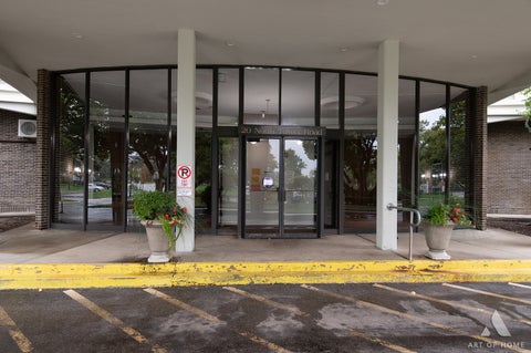 Tiny photo for 20 N Tower Road #9E, Oak Brook, IL 60523 (MLS # 12770659)