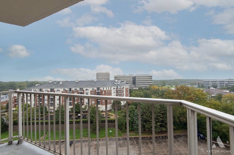 Tiny photo for 20 N Tower Road #9E, Oak Brook, IL 60523 (MLS # 12770659)