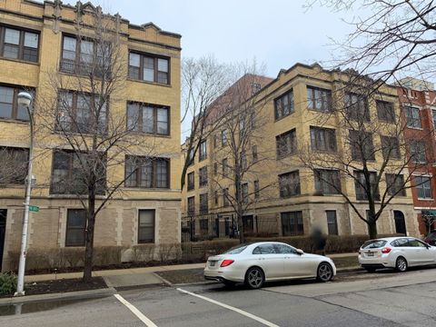 438 W SURF Street 3B Chicago IL 60657
