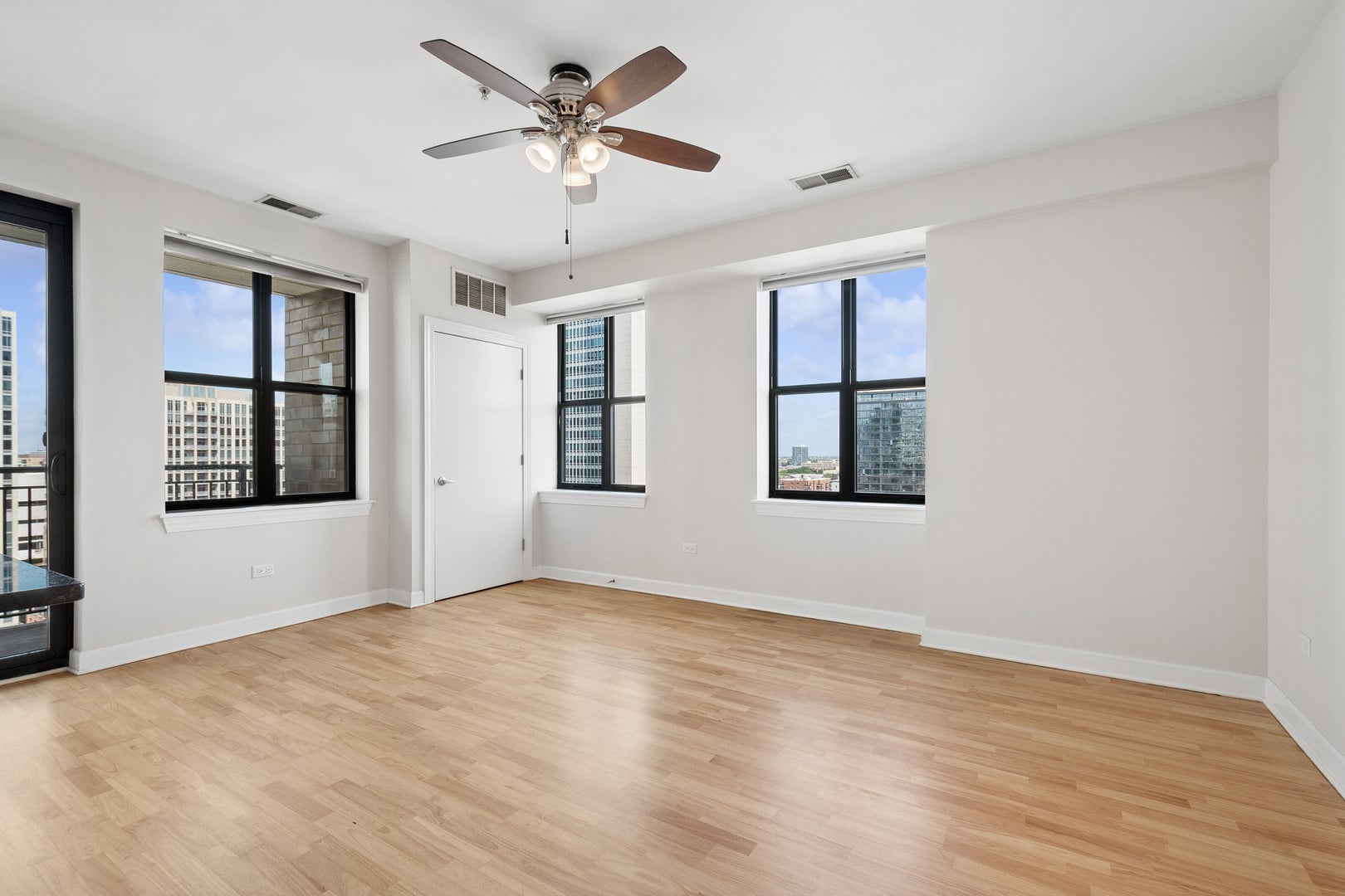 451 W Huron Street 1501