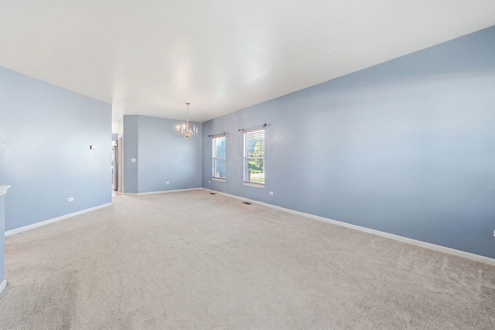 1009 Butterfield Circle W