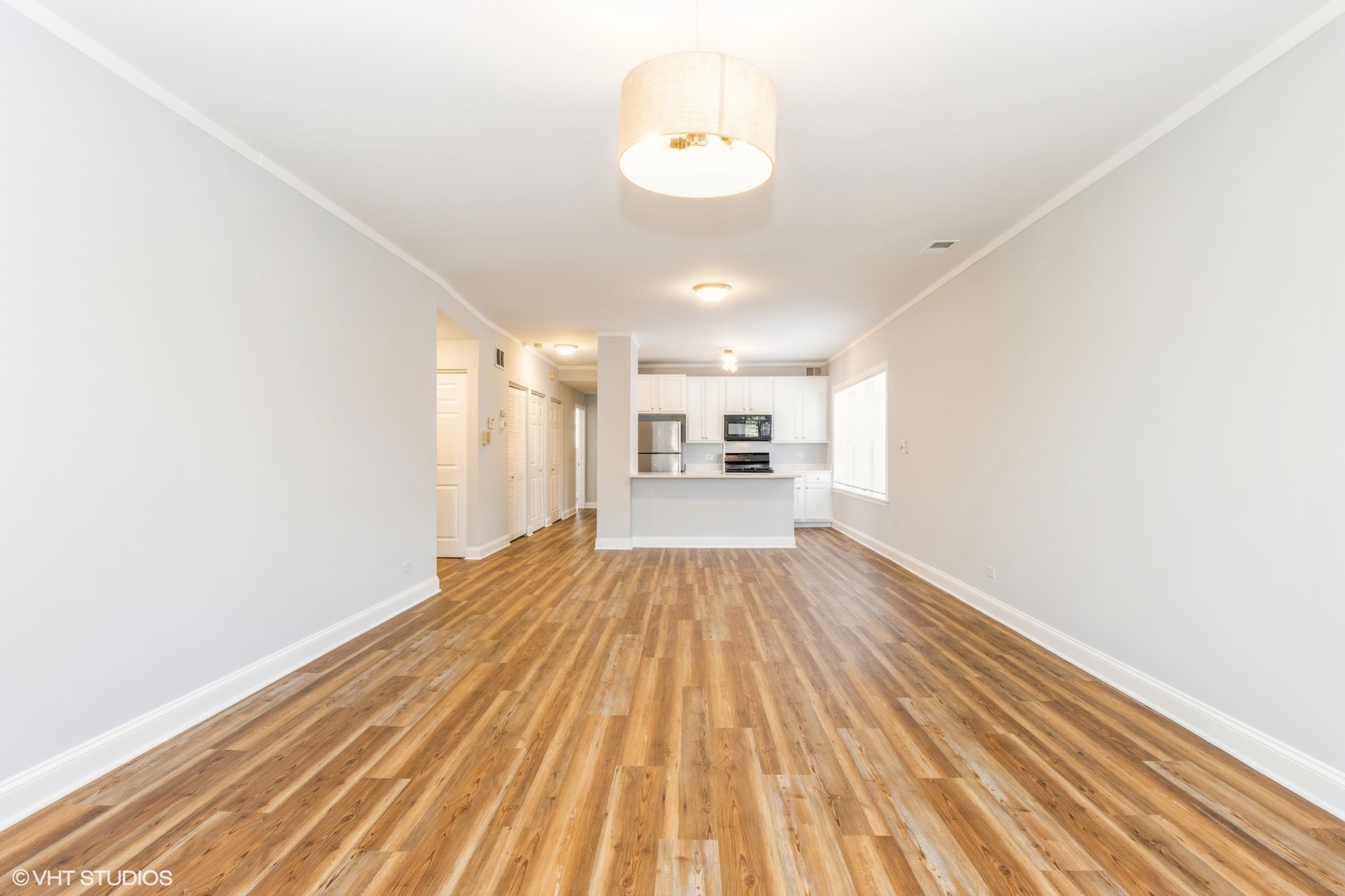 7363 N DAMEN Avenue 302