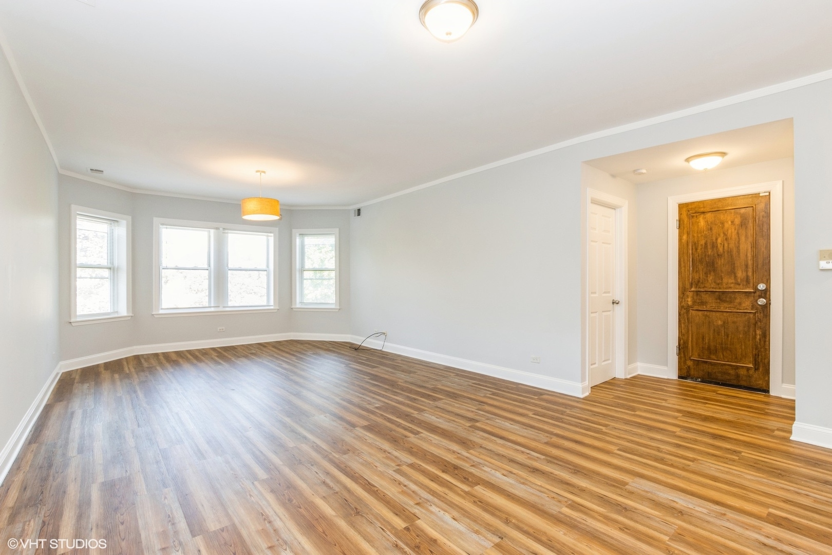 7363 N DAMEN Avenue 302