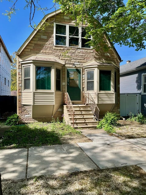 Photo of 5018 W Winnemac Avenue, Chicago, IL 60630 (MLS # 12723528)