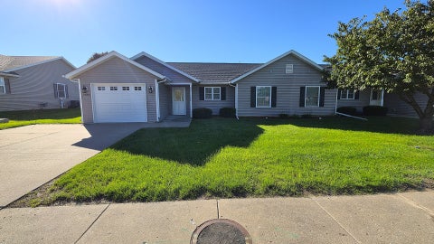 Photo of 4504 N Fairmount Street, Davenport, IA 52806 (MLS # 12777090)