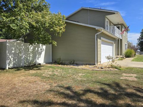 Tiny photo for 108 MOCKINGBIRD Lane, Woodlawn, IL 62898 (MLS # 100000684)