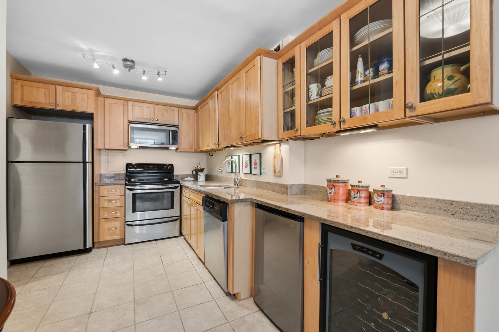 260 E Chestnut Street 1407