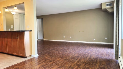 Tiny photo for 2431 E Brandenberry Court #2M, Arlington Heights, IL 60004 (MLS # 12657755)
