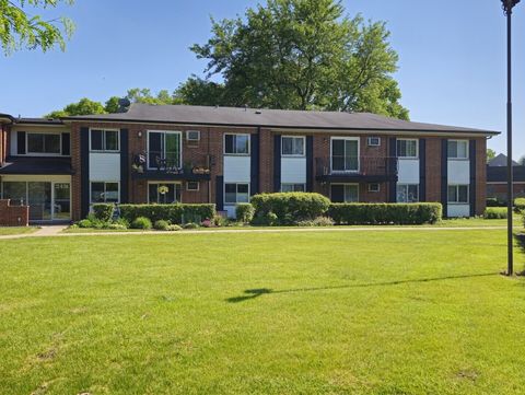 Photo of 2431 E Brandenberry Court #2M, Arlington Heights, IL 60004 (MLS # 12657755)