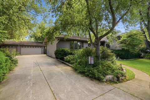 Photo of 10405 W Ford Avenue, Beach Park, IL 60099 (MLS # 12742007)