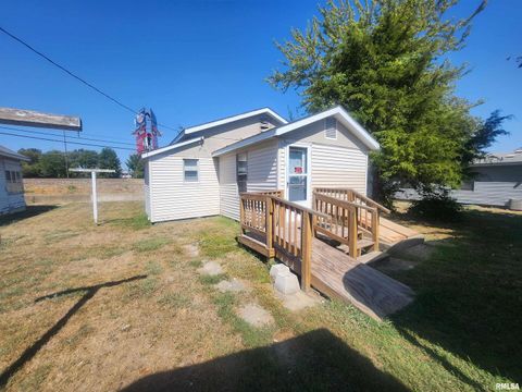 Tiny photo for 718 W WATER Street, Pinckneyville, IL 62274 (MLS # EB459874)