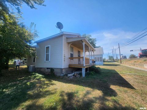 Tiny photo for 718 W WATER Street, Pinckneyville, IL 62274 (MLS # EB459874)