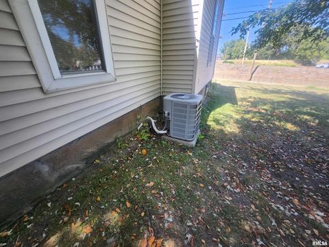 Tiny photo for 718 W WATER Street, Pinckneyville, IL 62274 (MLS # EB459874)