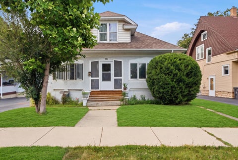 Photo of 462 Locust Street, Elgin, IL 60123 (MLS # 12714512)