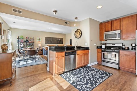Tiny photo for 2618 W Rosemont Avenue #1, Chicago, IL 60659 (MLS # 12574711)