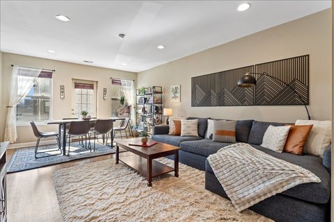 Tiny photo for 2618 W Rosemont Avenue #1, Chicago, IL 60659 (MLS # 12574711)