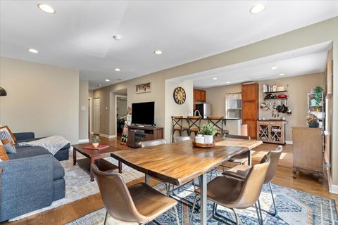 Tiny photo for 2618 W Rosemont Avenue #1, Chicago, IL 60659 (MLS # 12574711)