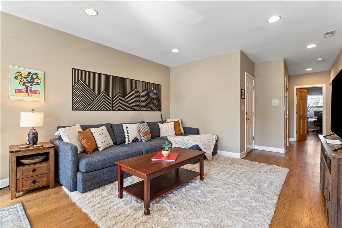 2618 W Rosemont Avenue 1