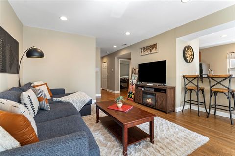 Tiny photo for 2618 W Rosemont Avenue #1, Chicago, IL 60659 (MLS # 12574711)