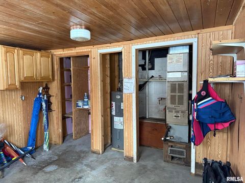 Tiny photo for 809 S COMMERCIAL Street, Benton, IL 62812 (MLS # QC4269796)