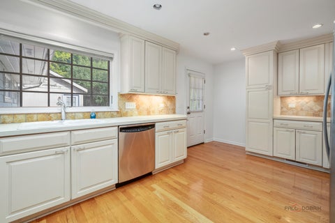 Tiny photo for 20 W Old Elm Road, Lake Forest, IL 60045 (MLS # 12781572)