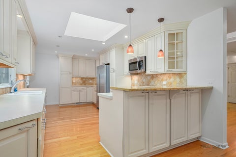 Tiny photo for 20 W Old Elm Road, Lake Forest, IL 60045 (MLS # 12781572)