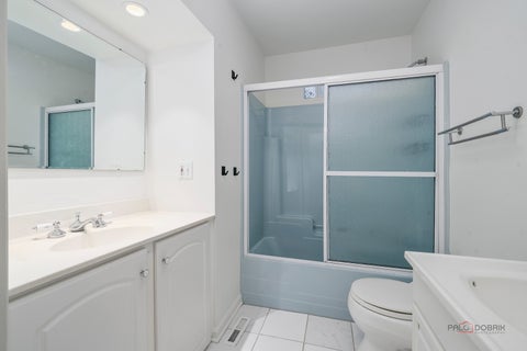 Tiny photo for 20 W Old Elm Road, Lake Forest, IL 60045 (MLS # 12781572)