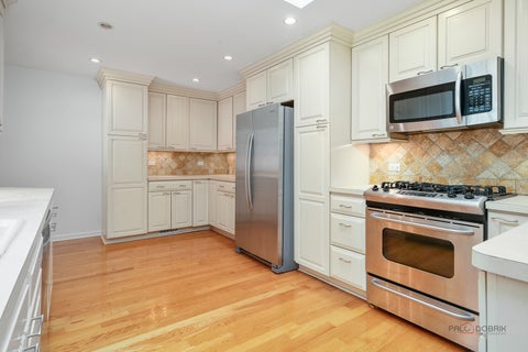 Tiny photo for 20 W Old Elm Road, Lake Forest, IL 60045 (MLS # 12781572)