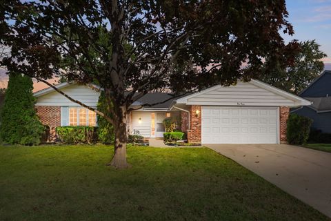 Photo of 920 Eden Drive, Schaumburg, IL 60195 (MLS # 12505040)