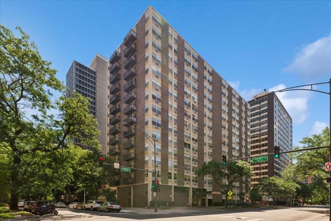 Photo of 3033 N Sheridan Road #601, Chicago, IL 60657 (MLS # 12671408)