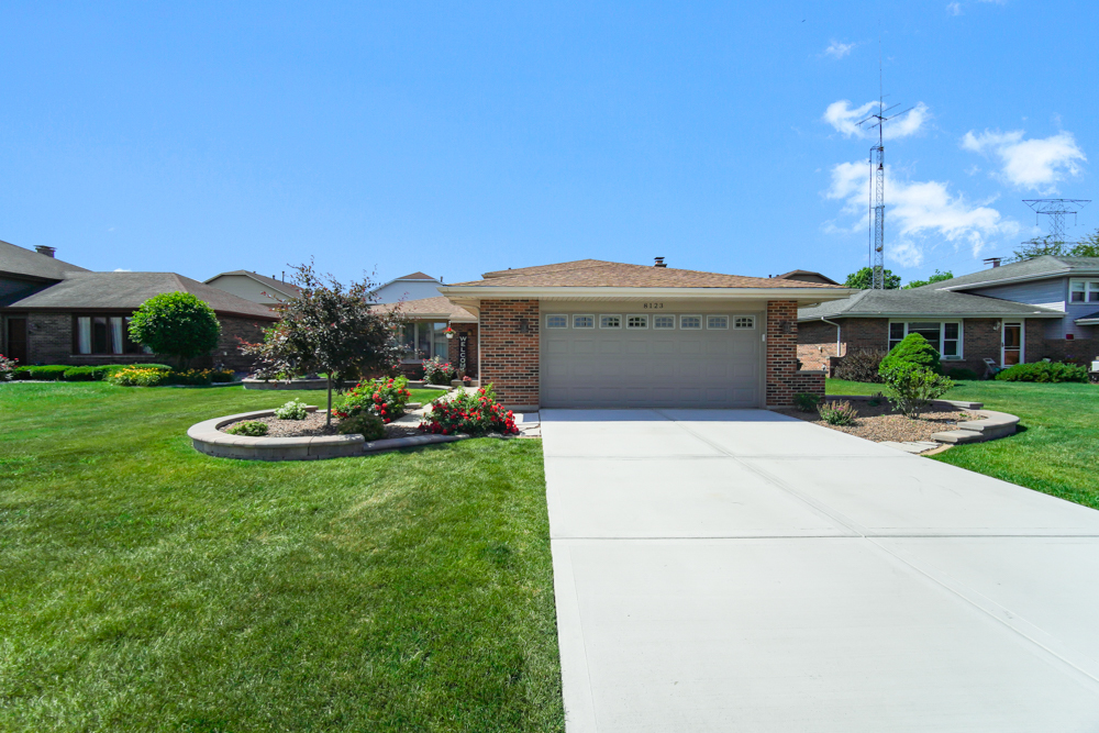 8123 Tudor Lane