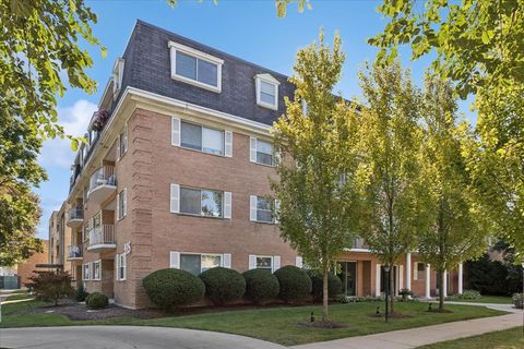Photo of 415 Wesley Avenue #36, Oak Park, IL 60302 (MLS # 12482617)